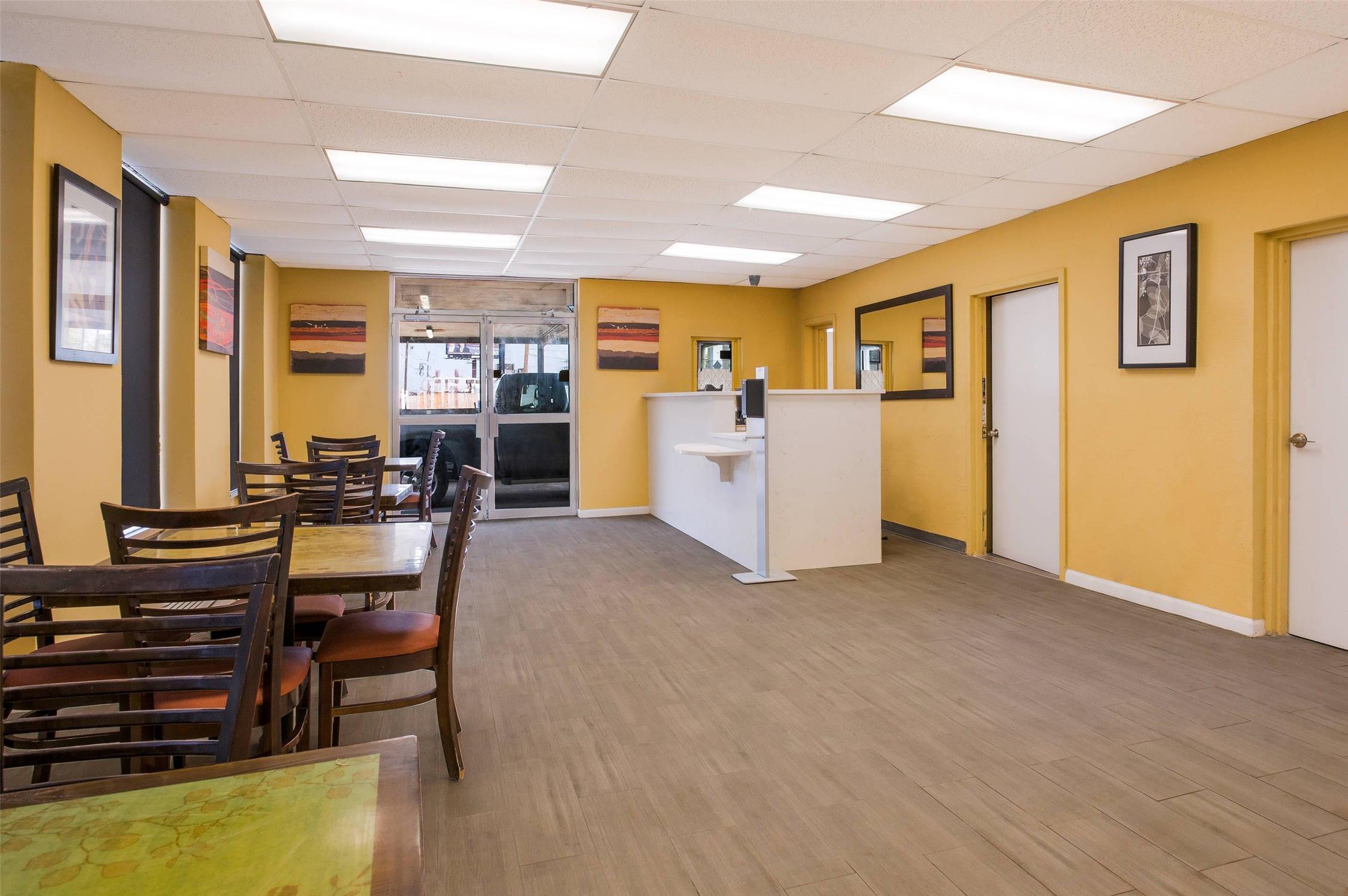 Econo Lodge Gretna - New Orleans 12/22