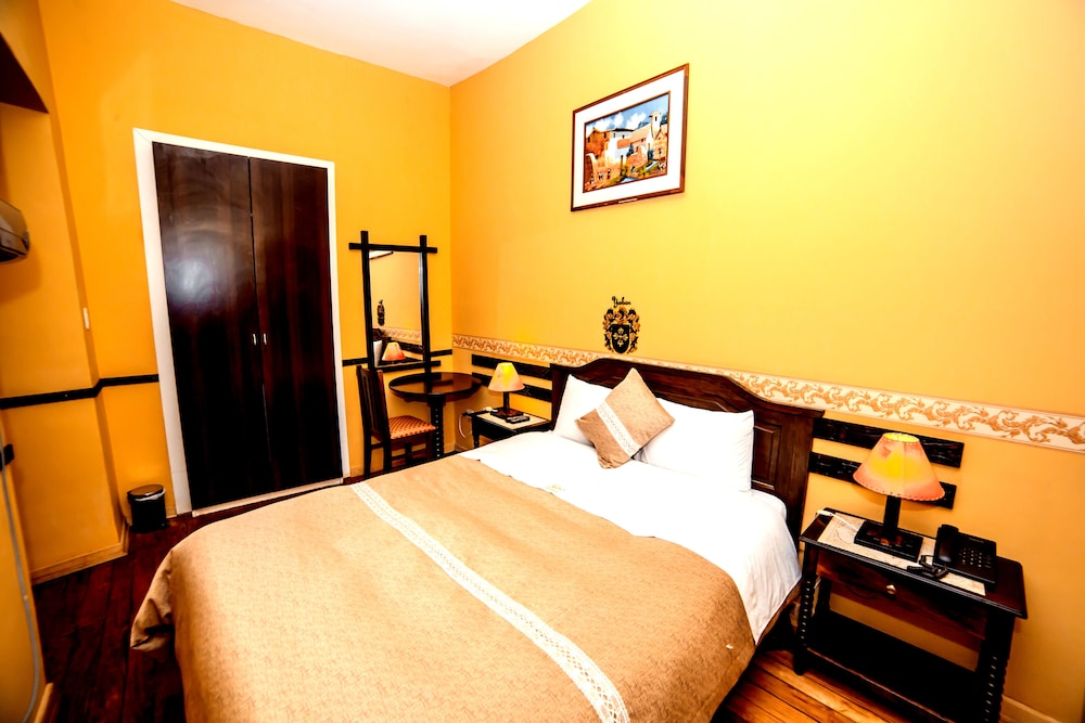Yabar Hotel Plaza 10/65