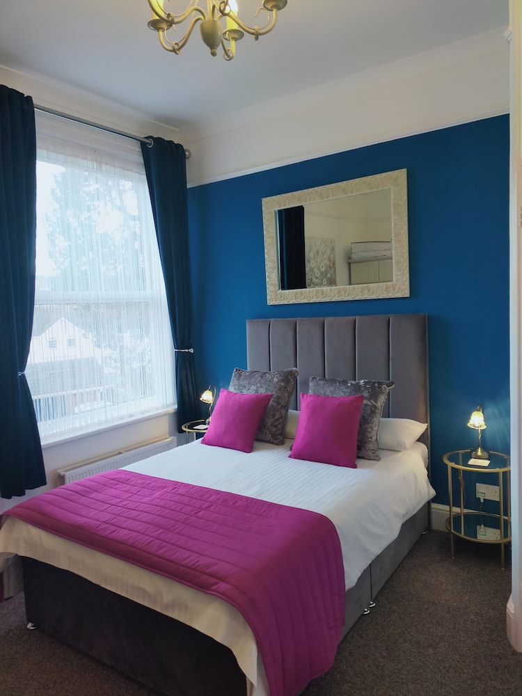The Groveside Guest House 5/48