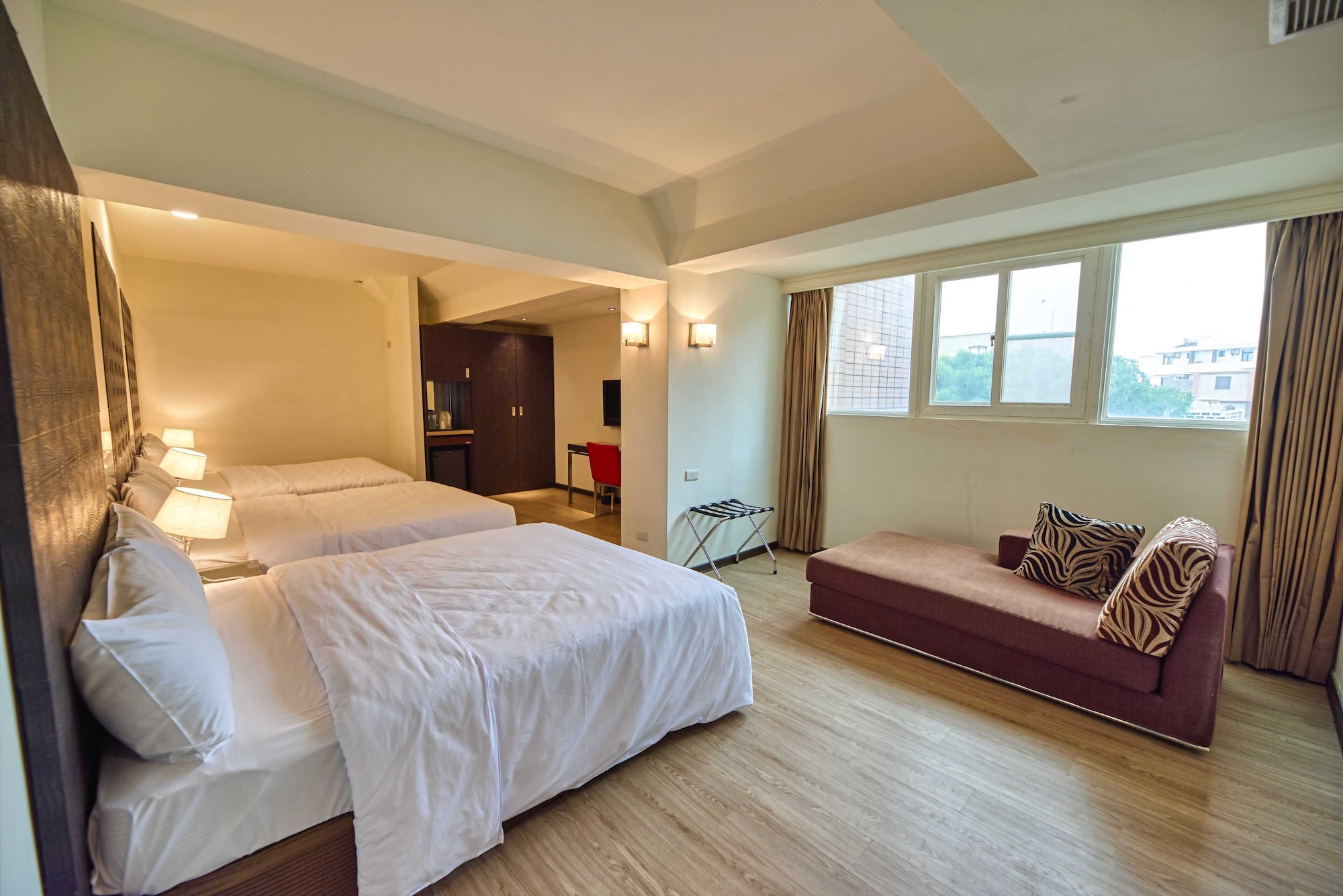 FAMILY, MULTIPLE BEDS