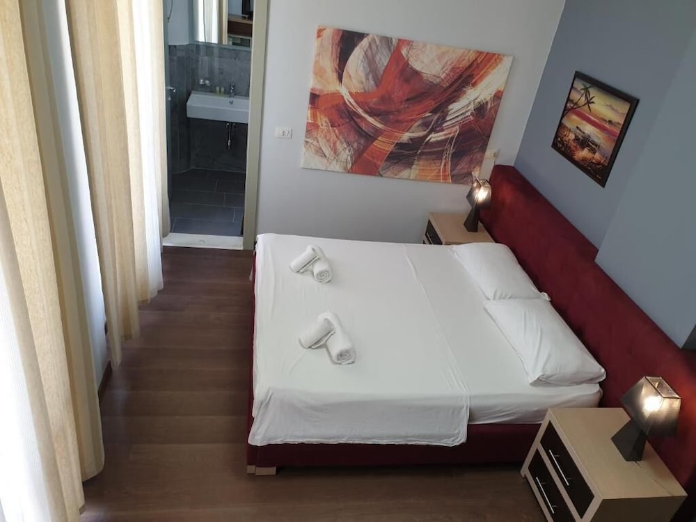 PERANDOR BEACH HOTEL 23/64