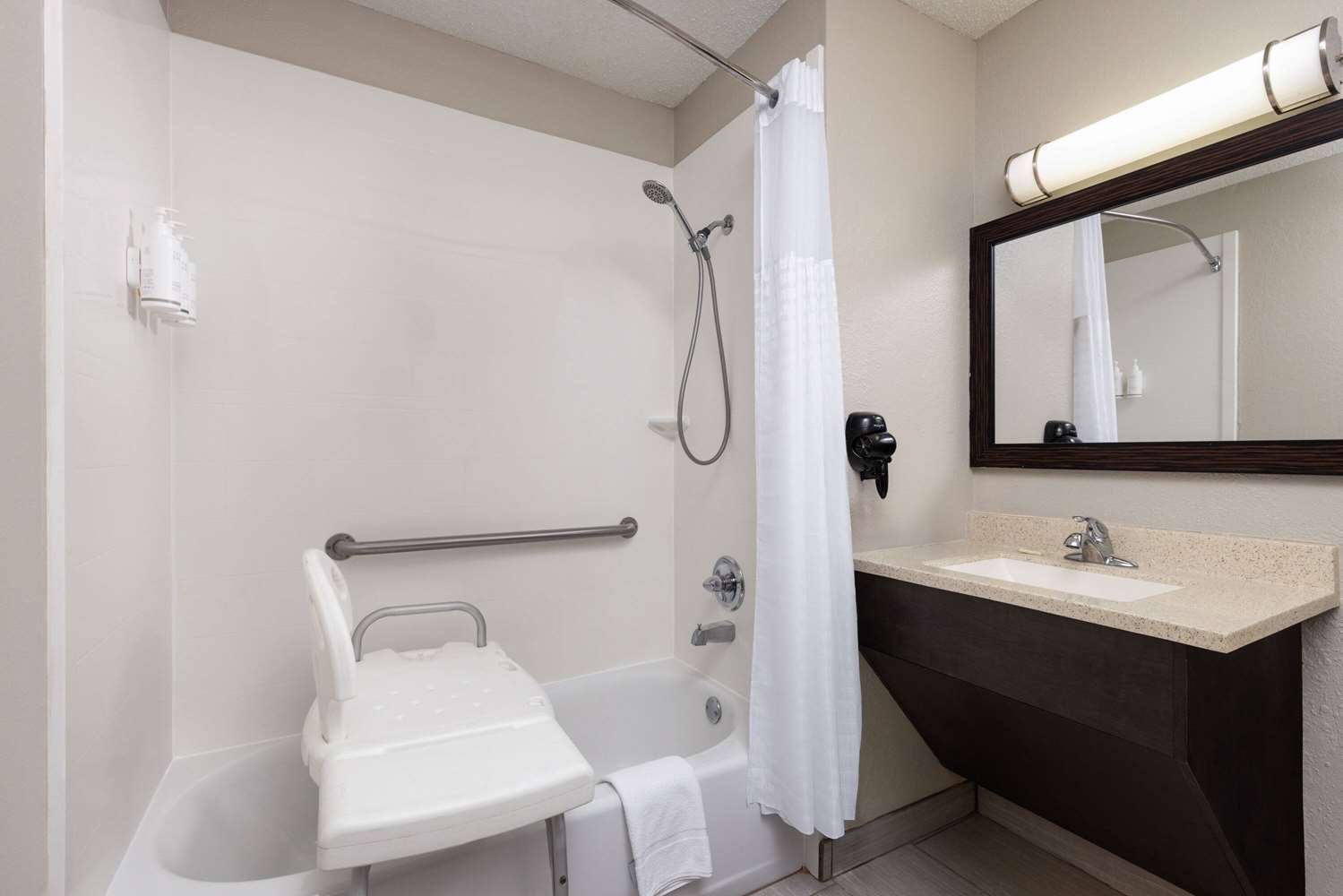 Days Inn by Wyndham Miami 26/27