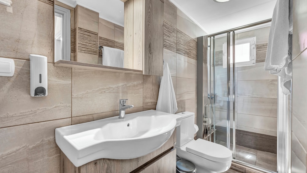Evina Rooms & Suites 35/38