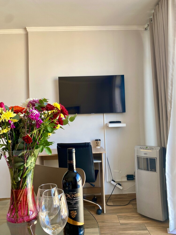 Midtown Rentals At The Four Seasons 24/38