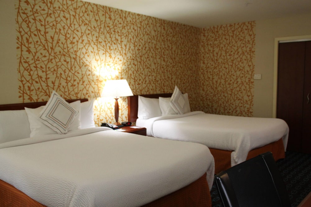 Fairfield Inn Suites Denton 8/21