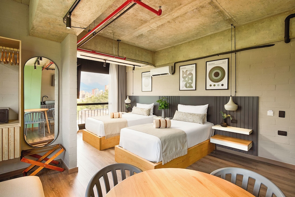 Urbit Social Lofts 16/35