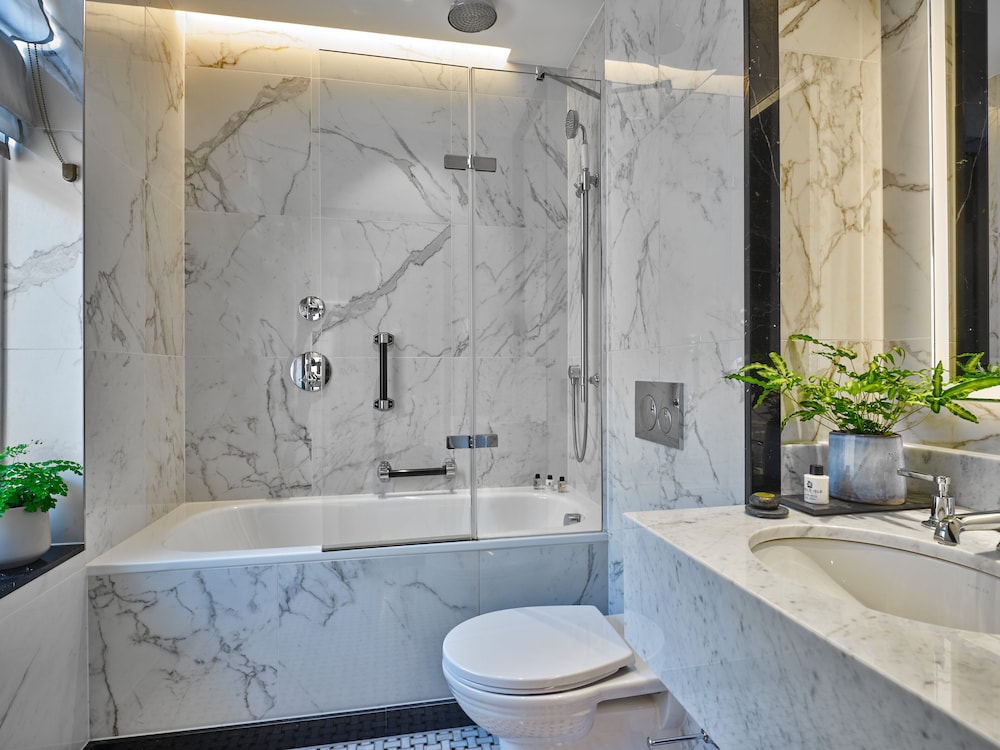 The Mayfair Townhouse – an Iconic Luxury Hotel 17/66