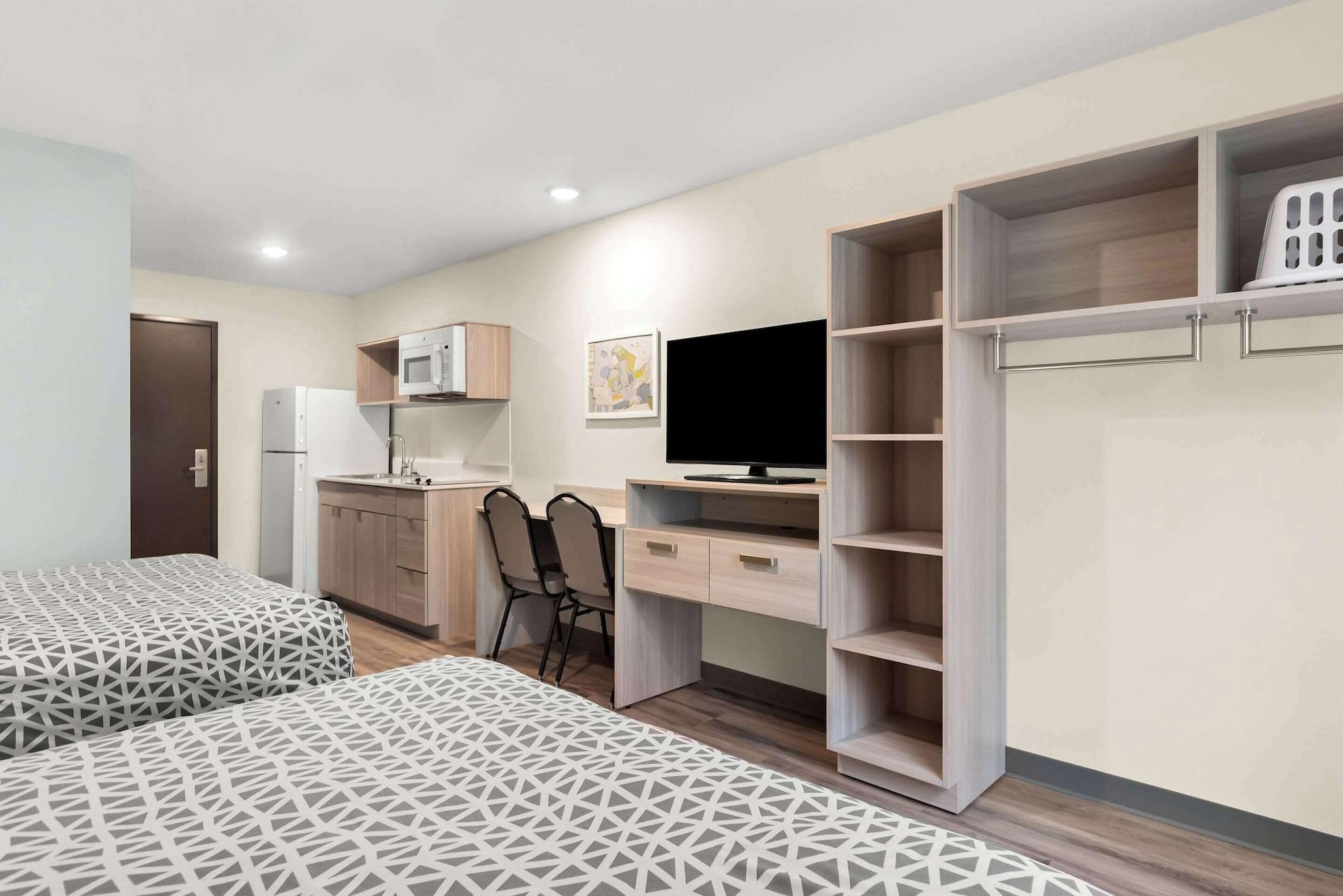 WoodSpring Suites Savannah West Chatham Parkway 19/33