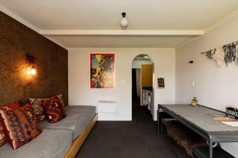 Sherwood Queenstown 44/69