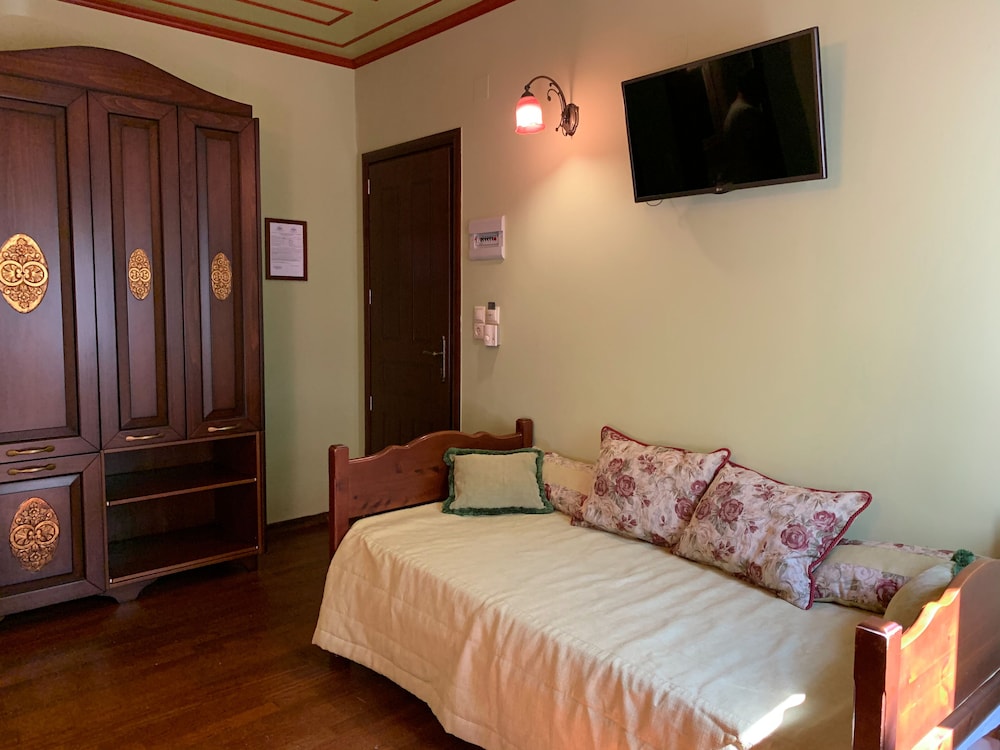 Elena Guesthouse 6/50