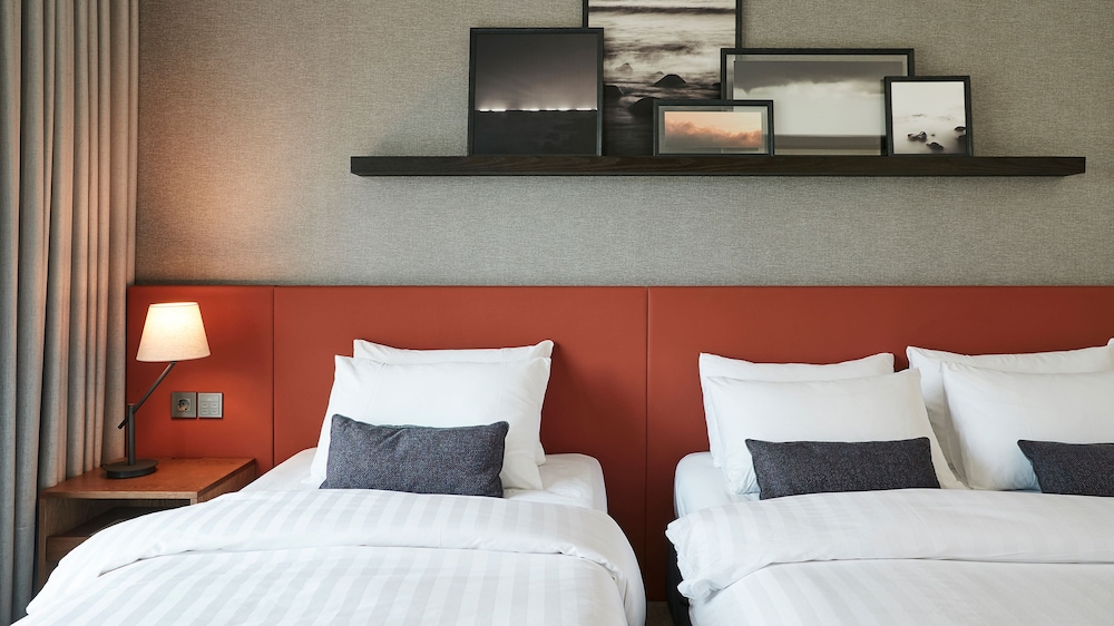 The Suites Hotel Jeju 12/73