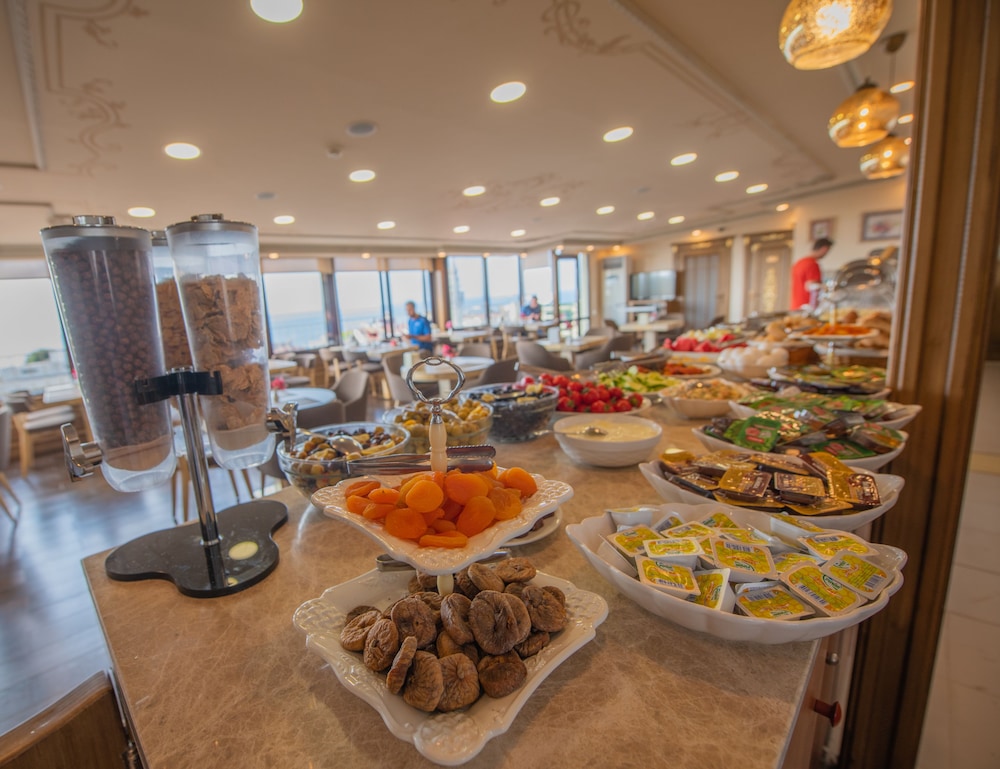 Kaftan Hotel 56/75