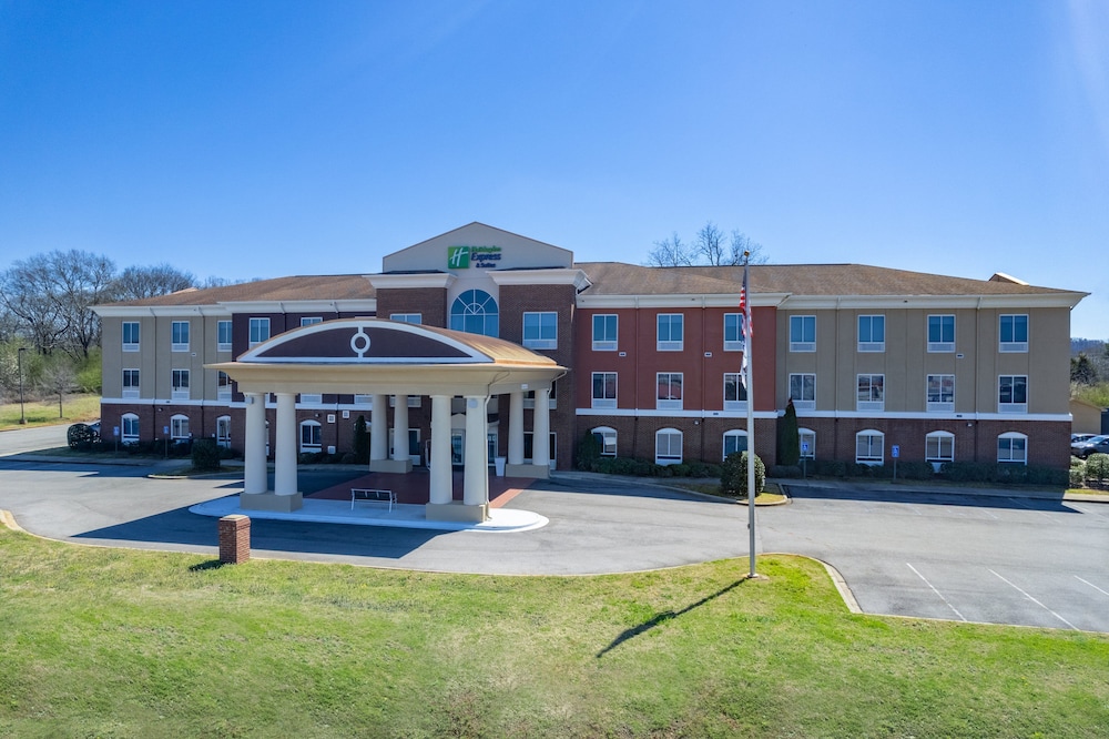 Holiday Inn Express Hotel Suites Talladega 1/34