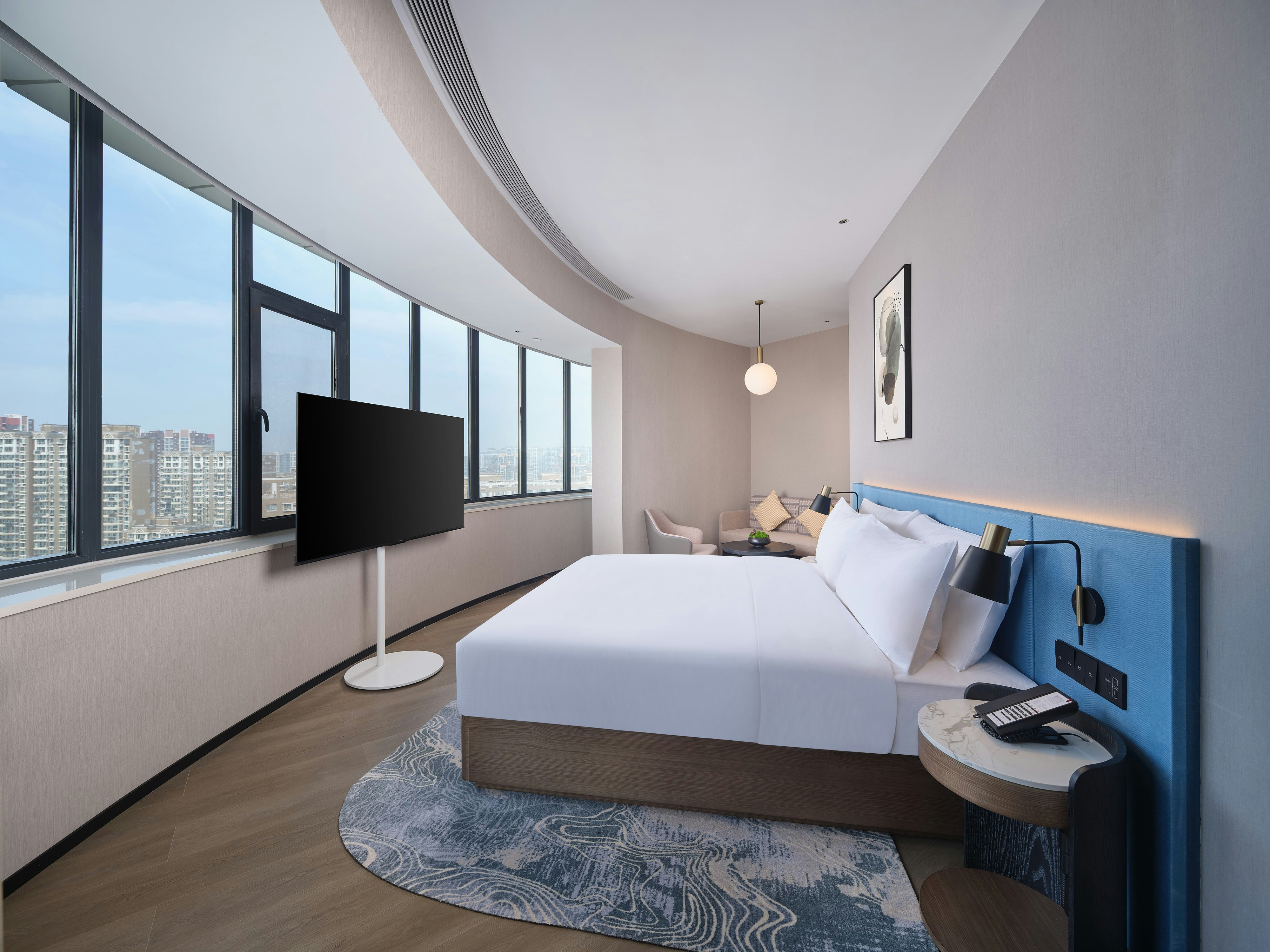 DELUXE, KING BED