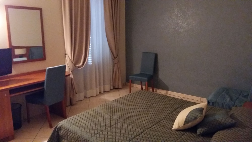 Hotel Cavour Asti 8/16