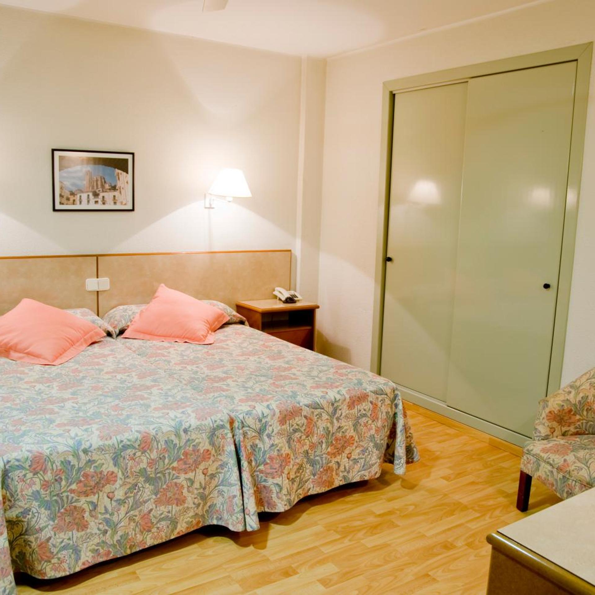 Room, Double or Twin Bed, Hotel Balaguer 8/10