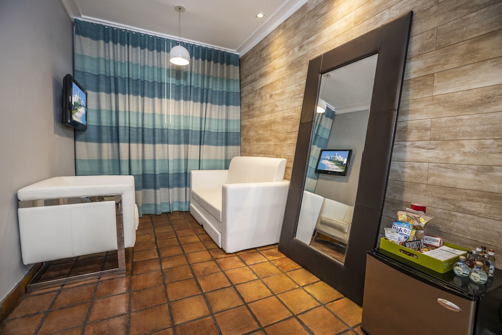 Chesterfield Hotel and Suites 10/50