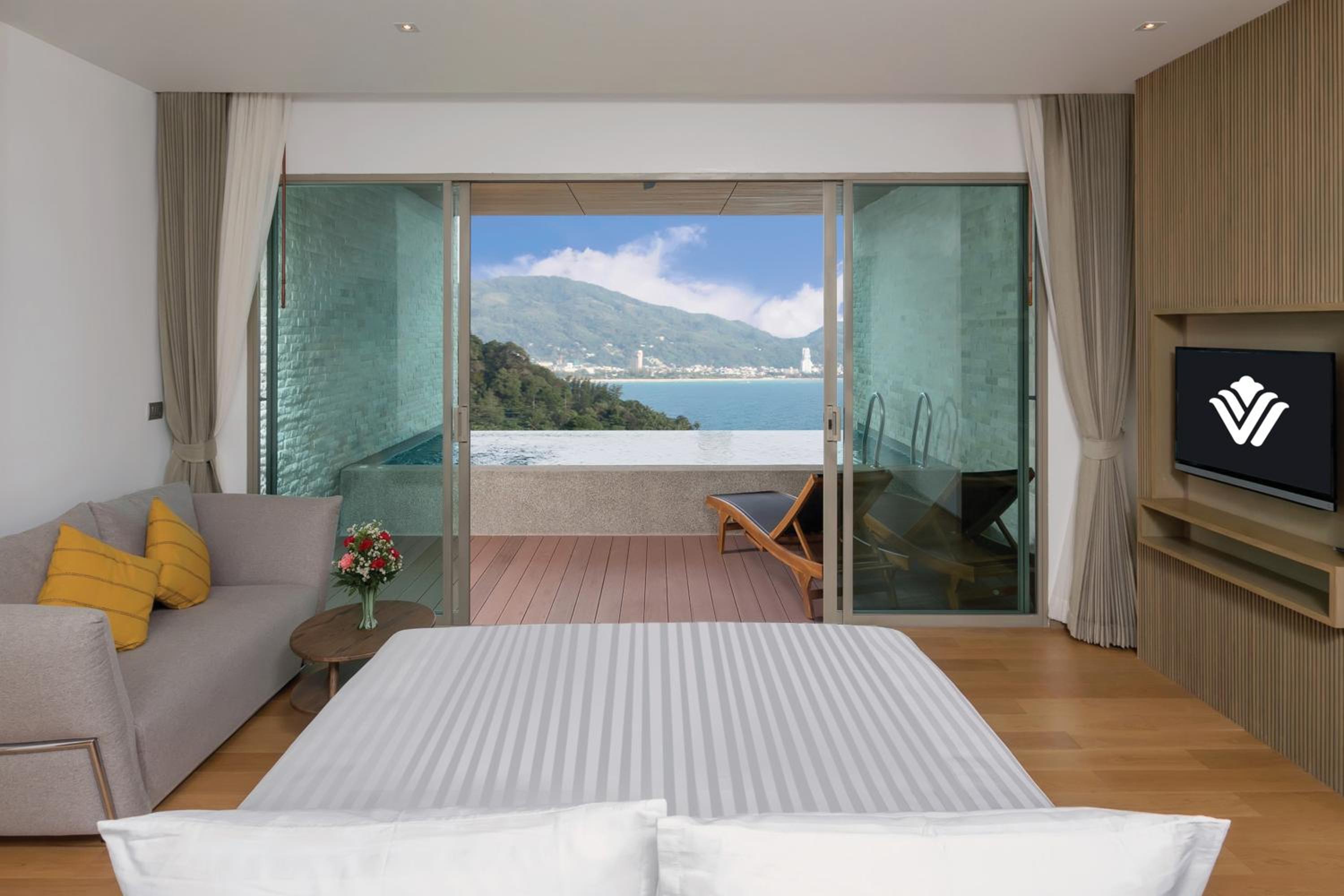 Pool, Suite, King Bed, Sea View