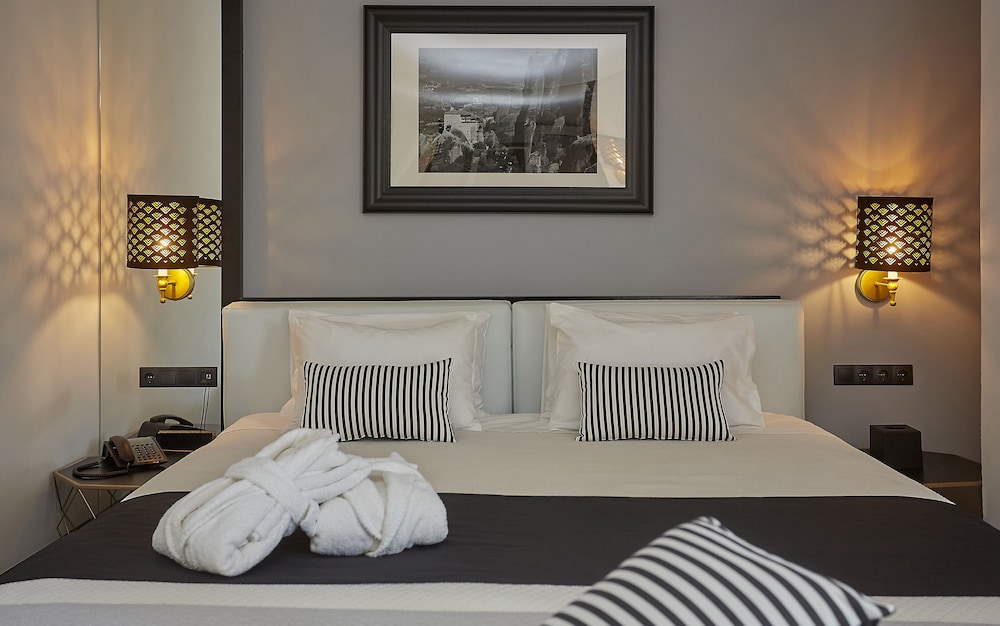 Athenian Riviera Hotel & Suites 45/72