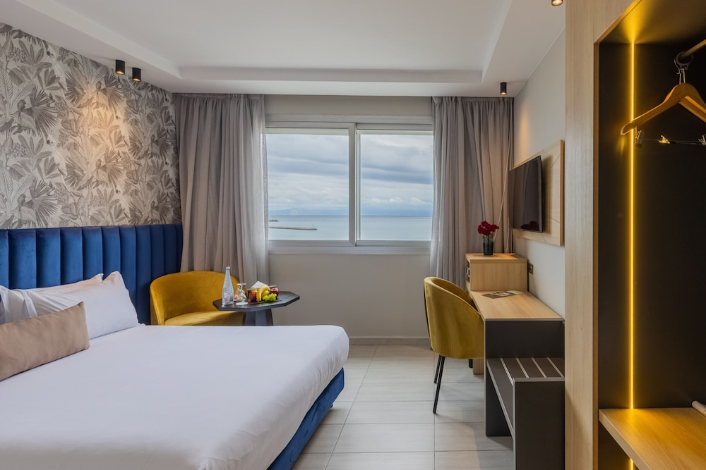 Superior Room, King Size Bed, Sea View