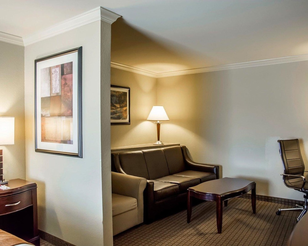 Spark by Hilton Cincinnati Fairfield 27/42