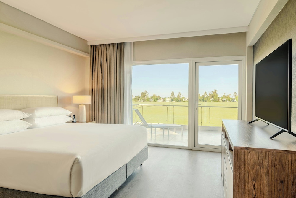 Club, Suite, King Bed, Balcony