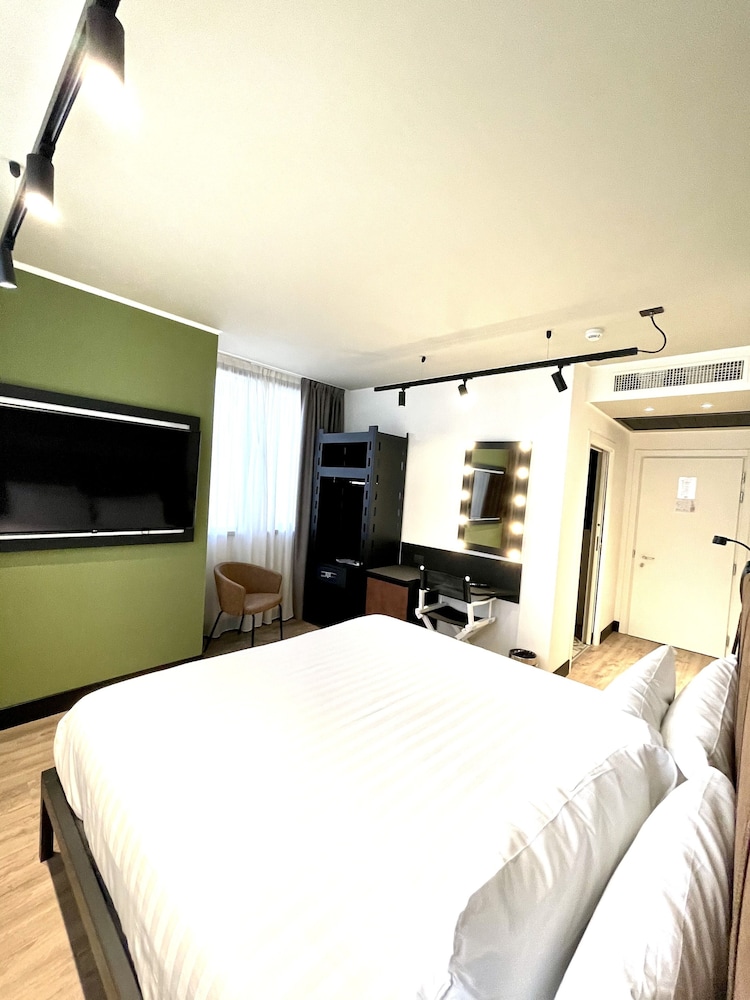Mercure Roma Cinecitta 16/66
