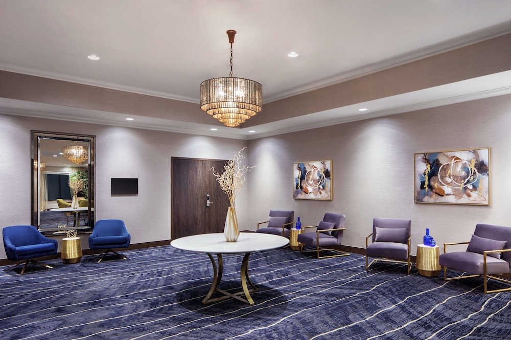 Embassy Suites Fort Worth Downtown 34/54