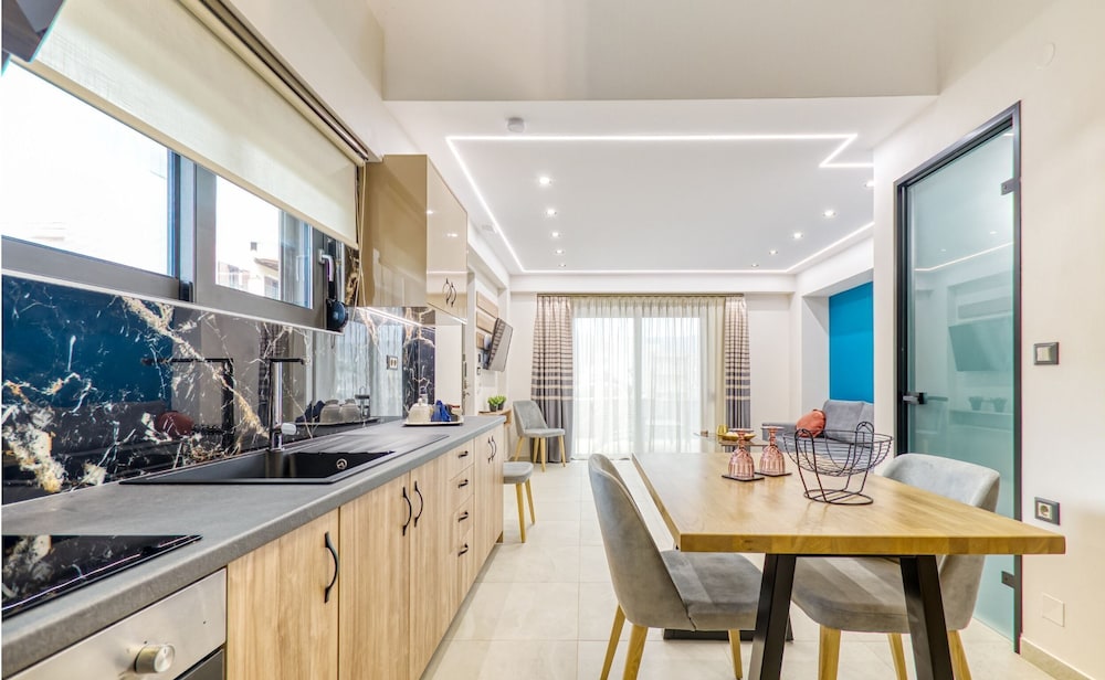 Sapphire Blue Suites 70/87