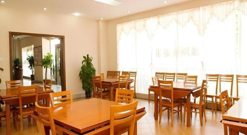 Greentree Inn Zhongshan Nanlang Town Light Rail Station Hotel 37/44