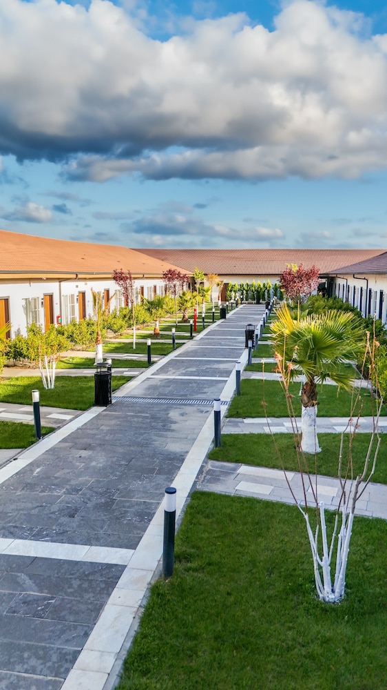 Expo Garden Hotel 45/50