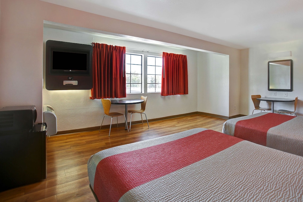 Motel6 Sunnyvale, CA - North 34/60