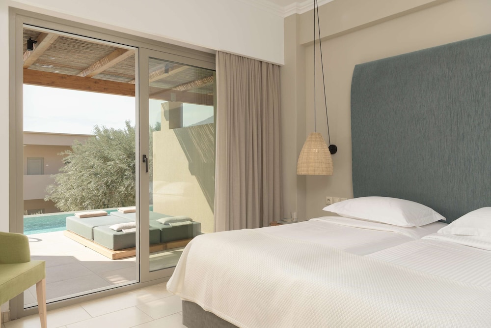 Swim Up, Junior Suite, Twin Beds, Garden and Mountain View, Sofa