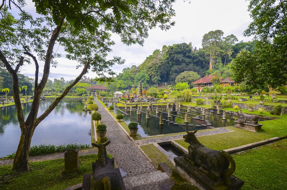 Tirta Ayu Hotel Restaurant 40/50