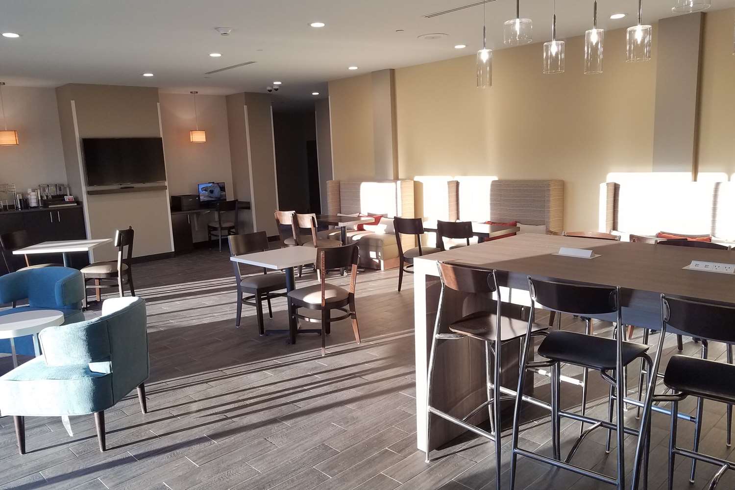 MainStay Suites Great Falls Airport 16/16