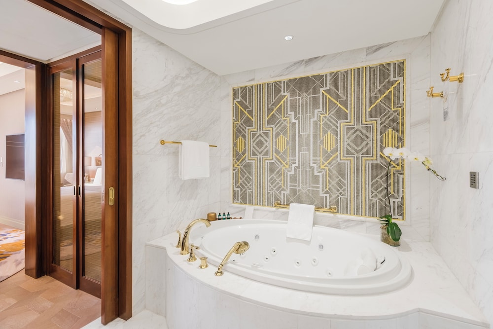 Presidential, Suite, King Bed, Bay View, Club Lounge Access، Admiral Hotel Manila - MGallery Collection 6/6