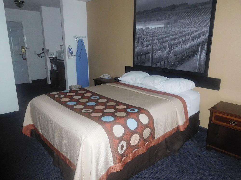 Super 8 by Wyndham Oroville 6/19