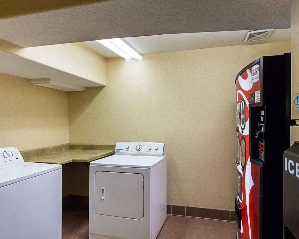 Comfort Suites Airport Wichita, KS 15/41