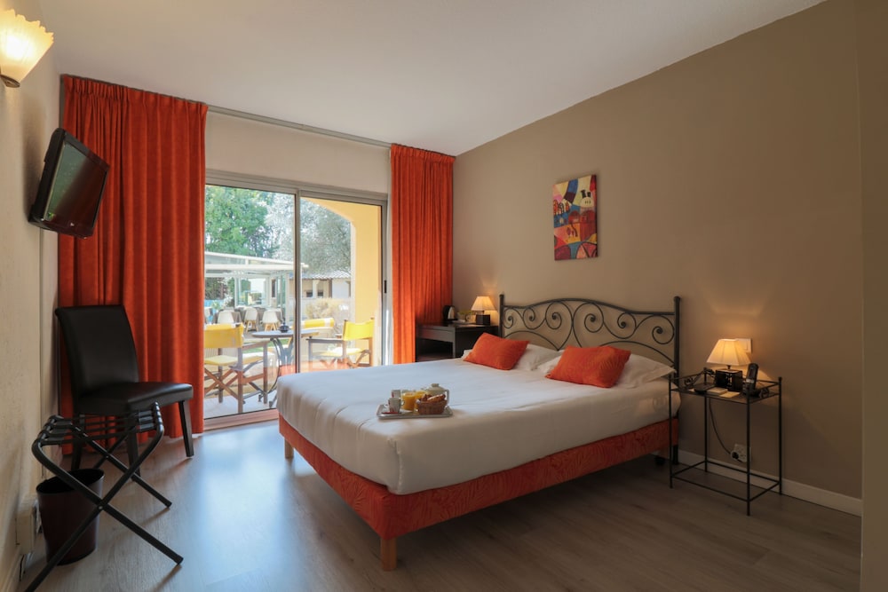 Inter Hotel Le Floreal 28/66