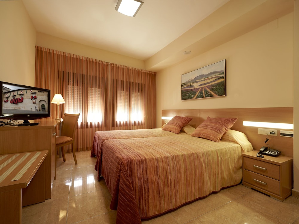 HOTEL ANNA 8/31