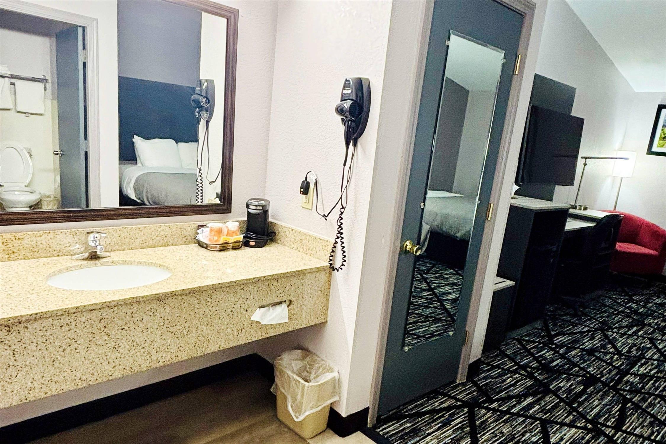 غرفة بسريرين كوين، Quality Inn Raynham - Taunton 7/9