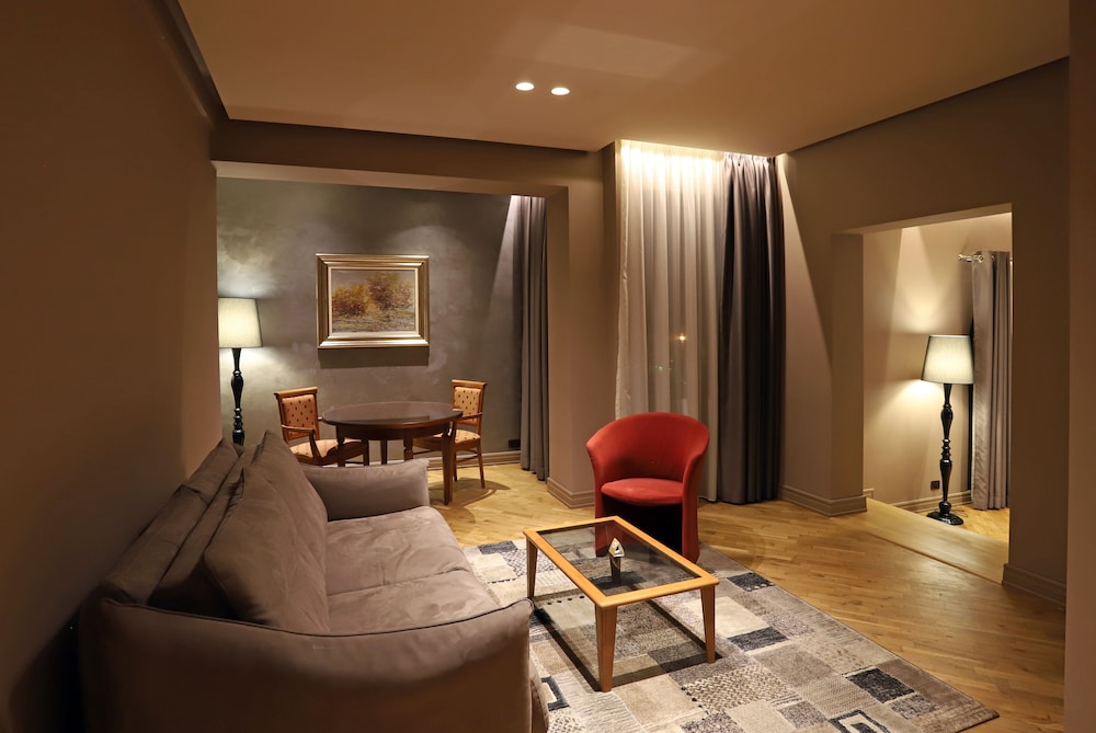 Mondial Hotel Tirana 46/70