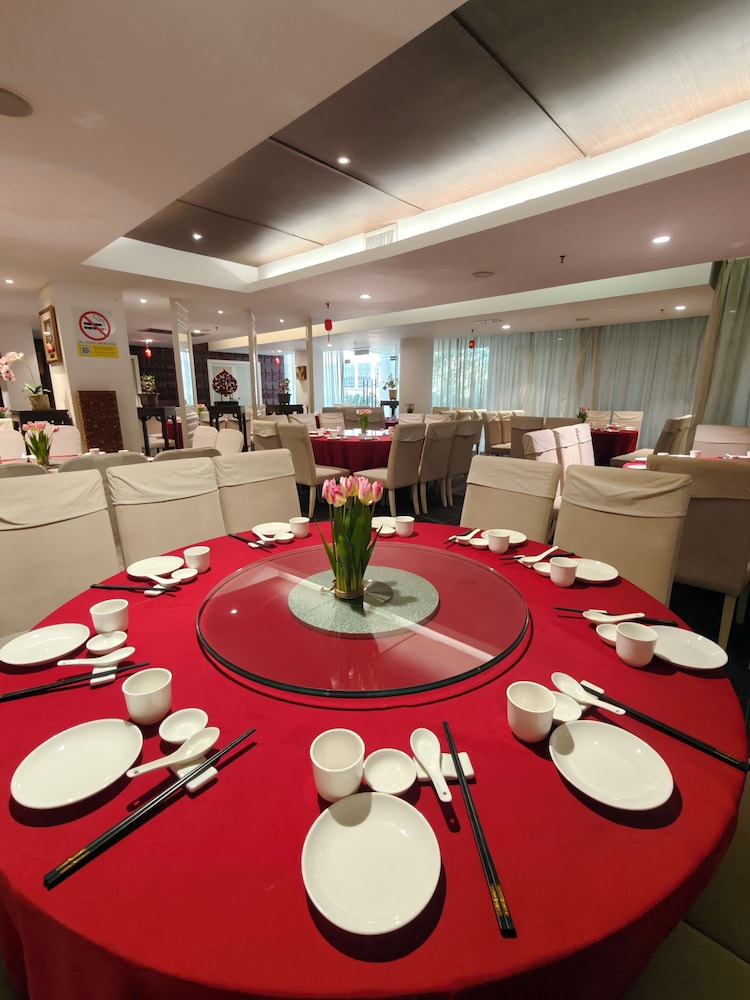 Kings Green Hotel 49/65