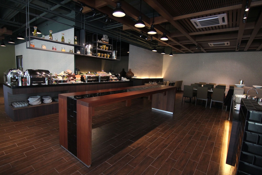 Nexus Regency Suites & Hotel 59/69
