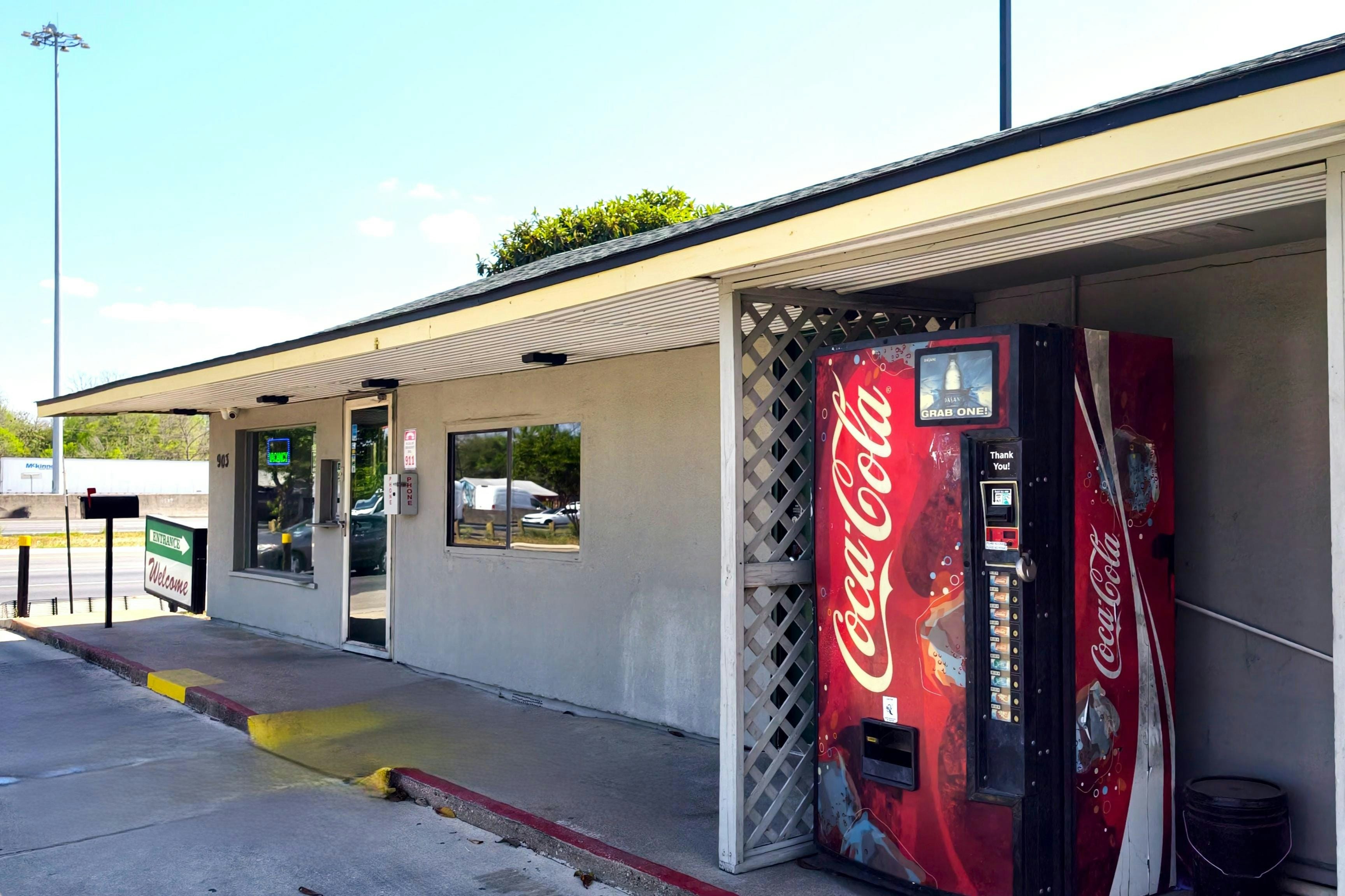 Best Budget Inn San Marcos, TX 5/31