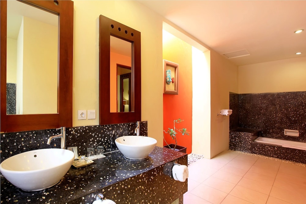 The Mutiara Jimbaran Boutique Villas 68/70
