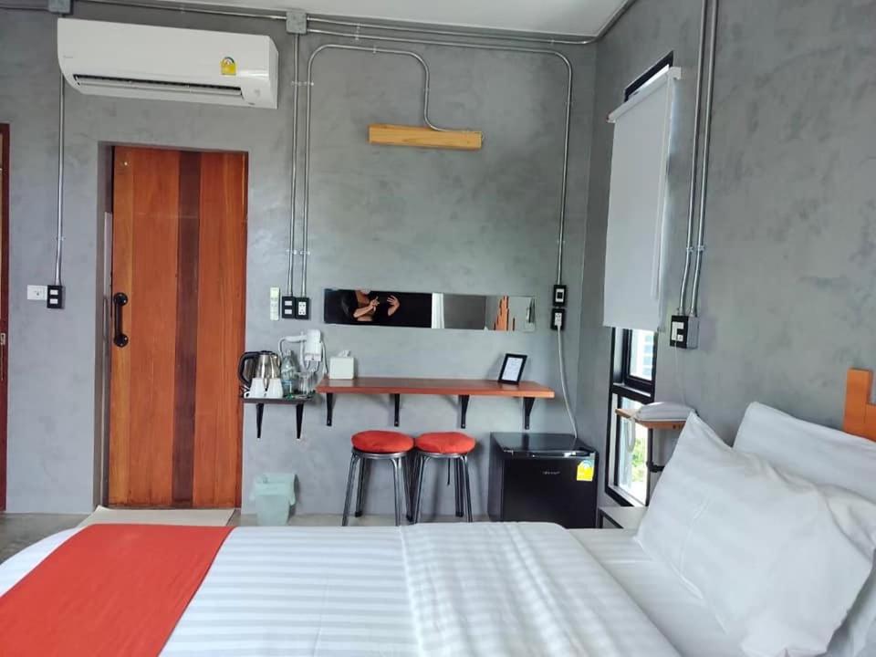 Cicada Hotel Kanchanaburi 8/15