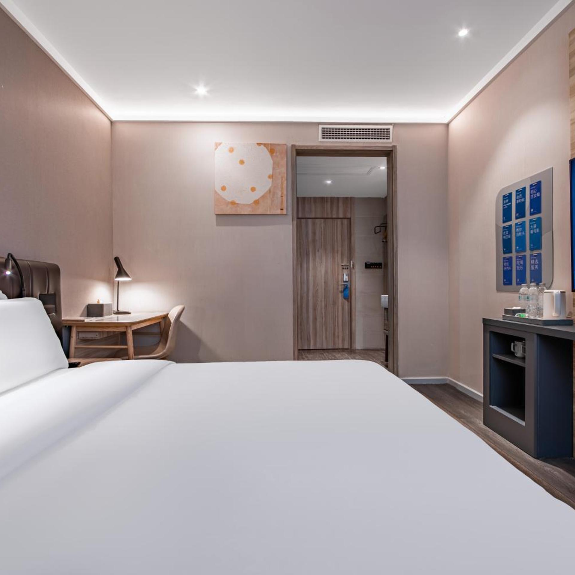 HanTing Premium Hotel (Shanghai Loushanguan Road Subway Station) 26/50
