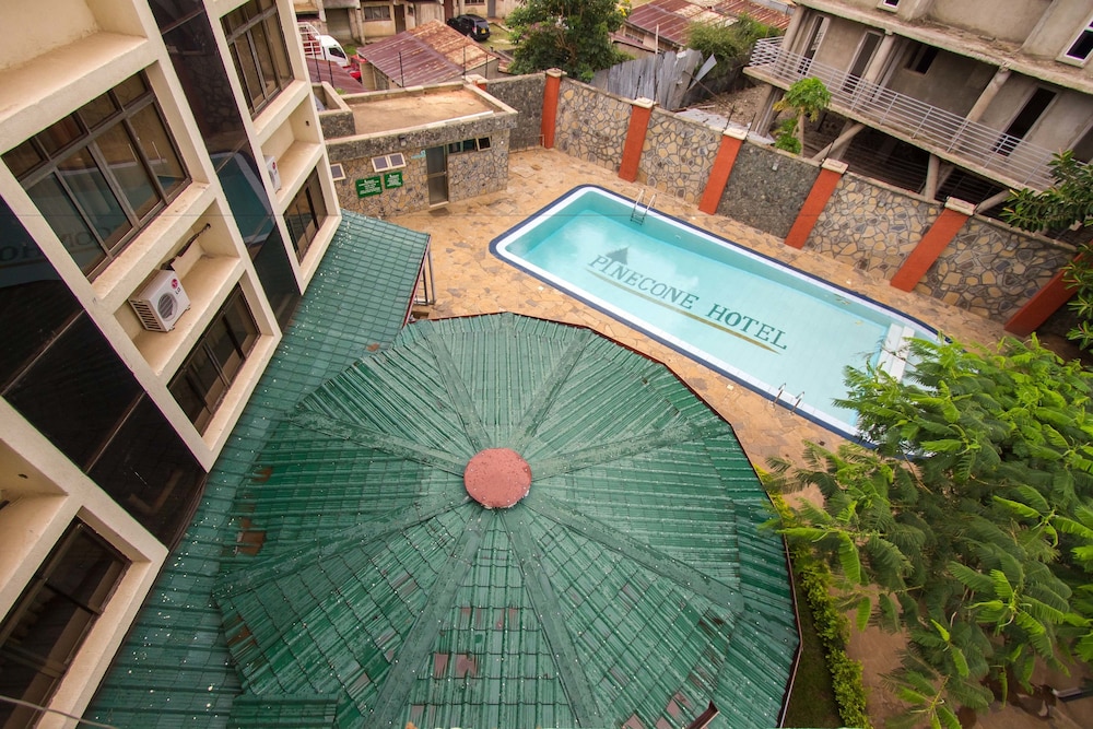 Pinecone Hotel 5/59