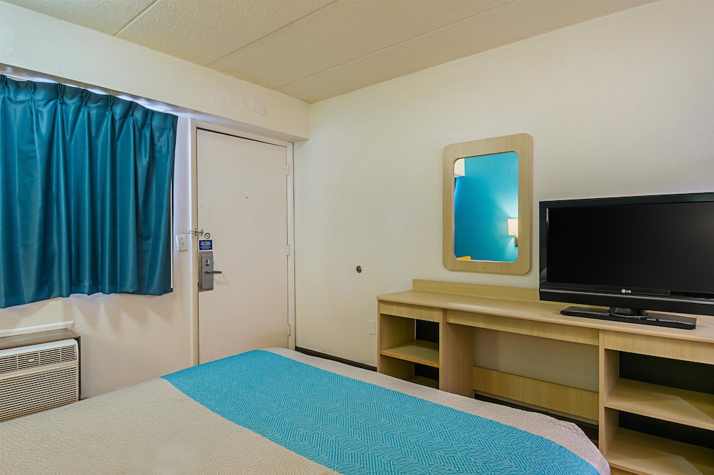 Motel6 Knoxville, TN - North 25/45